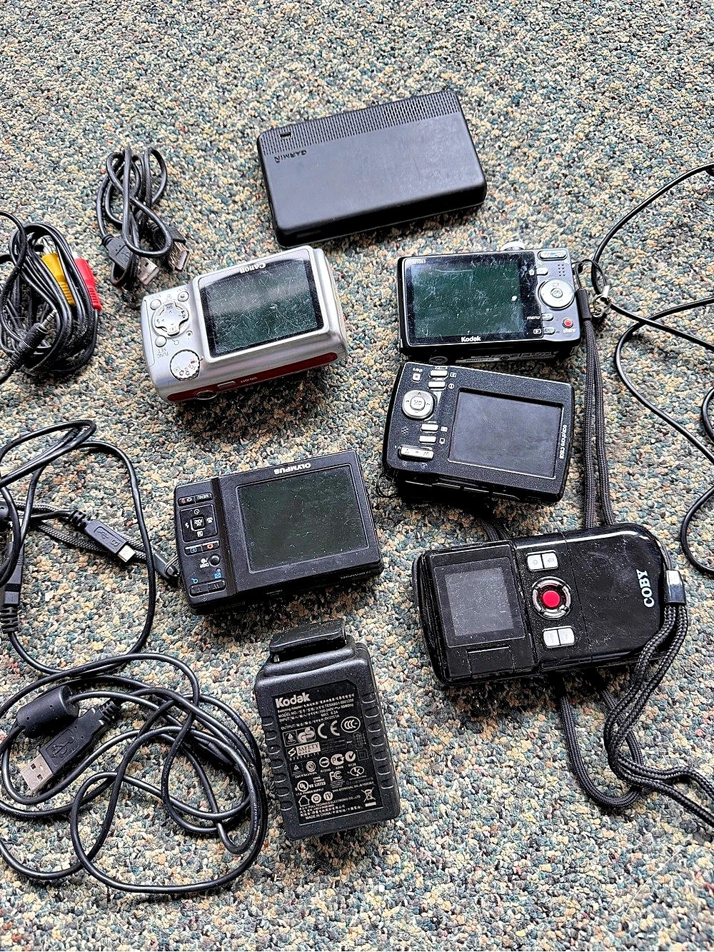 Digital Camera Lot - Picture 5 of 10